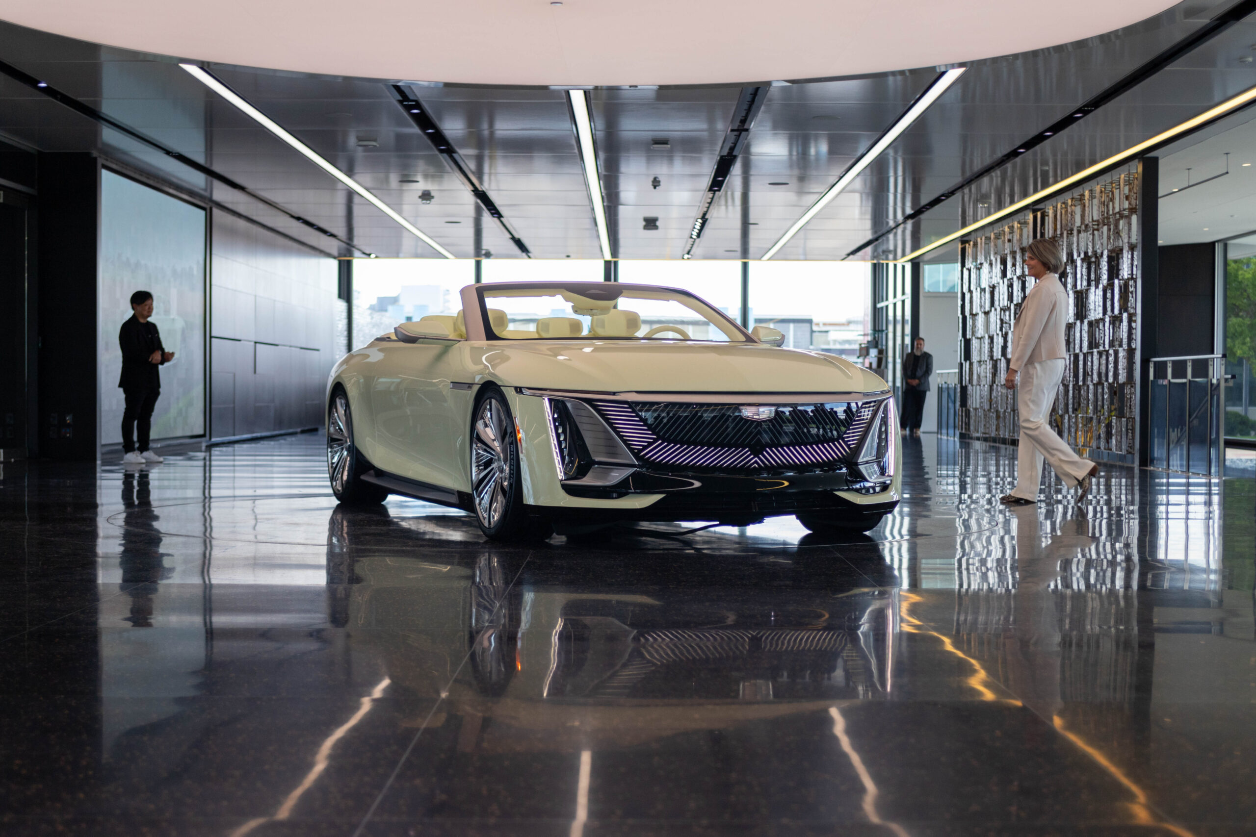 Cadillac Sollei Concept Revives the Full-Size Electric Convertible