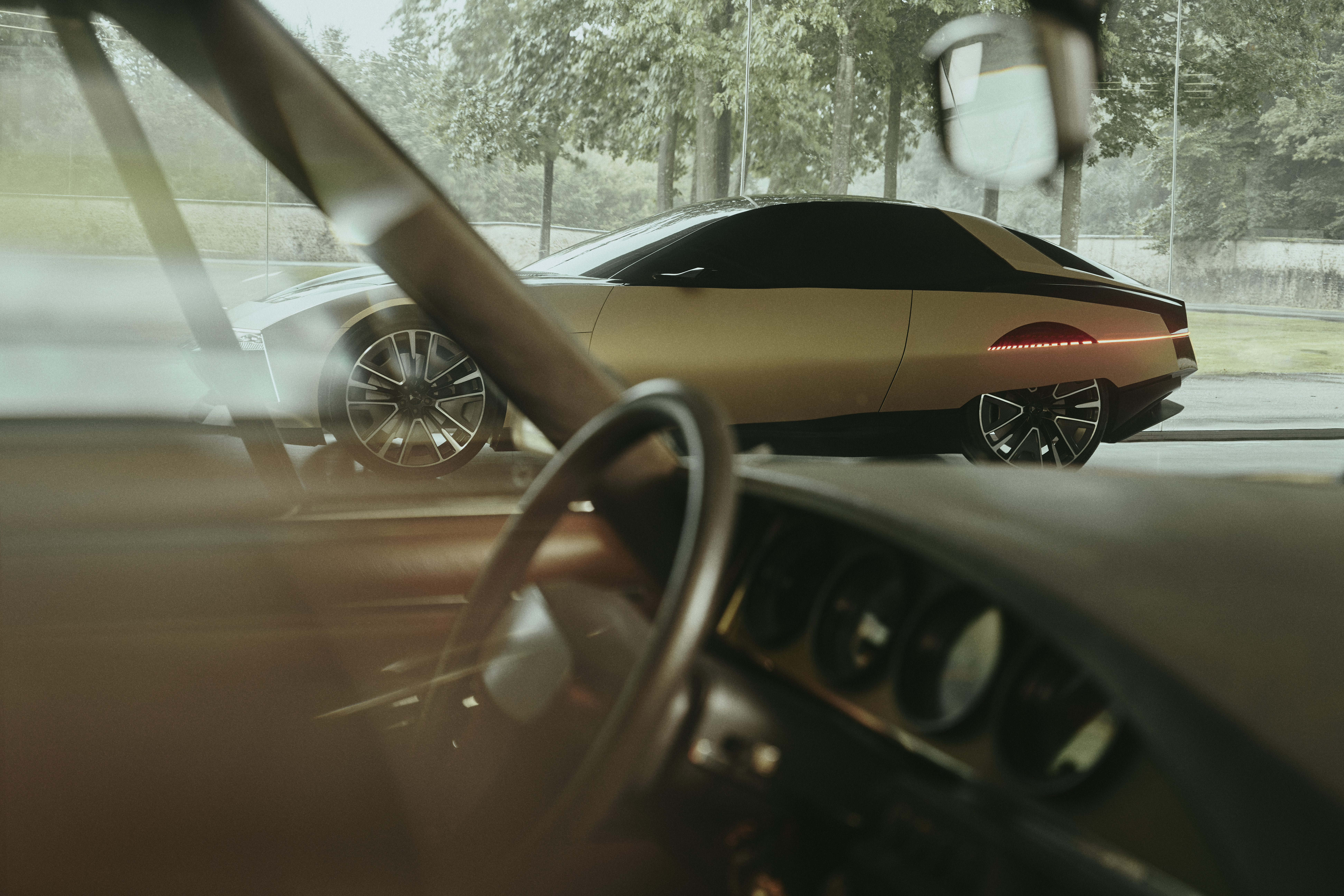 Citroën SM Tribute Looks Heavy Beside the Original