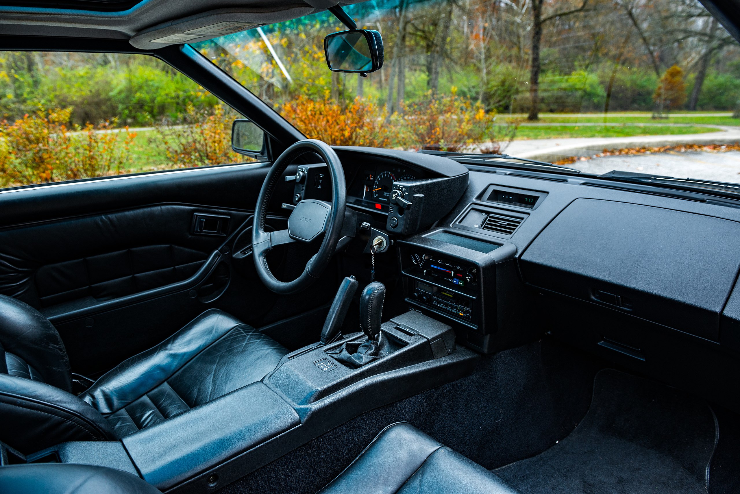 Why 1980s and 1990s Car Dashboards Made Buttons a Pleasure to Use