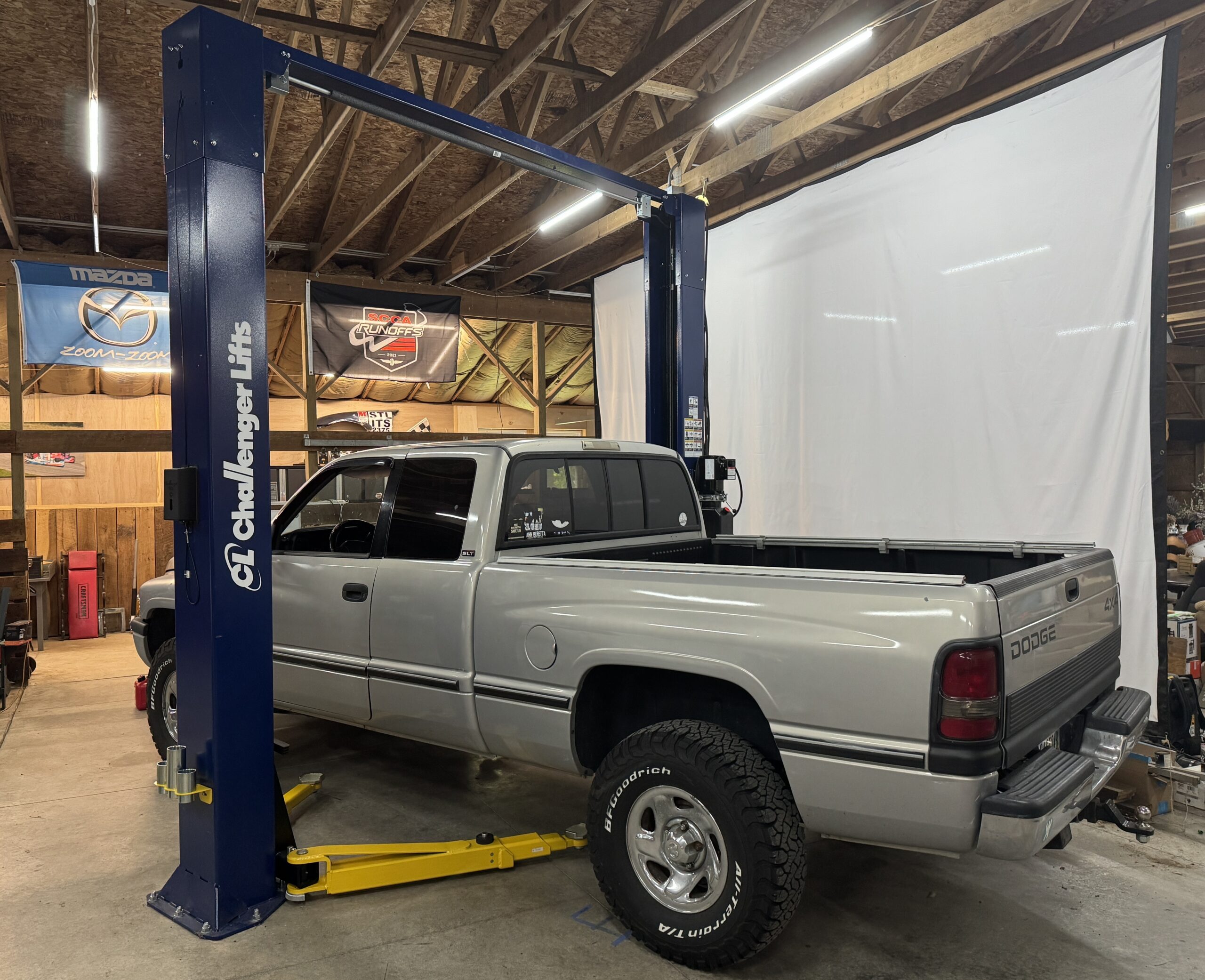 Key Considerations for Purchasing a Garage Lift: Making the Right Choice