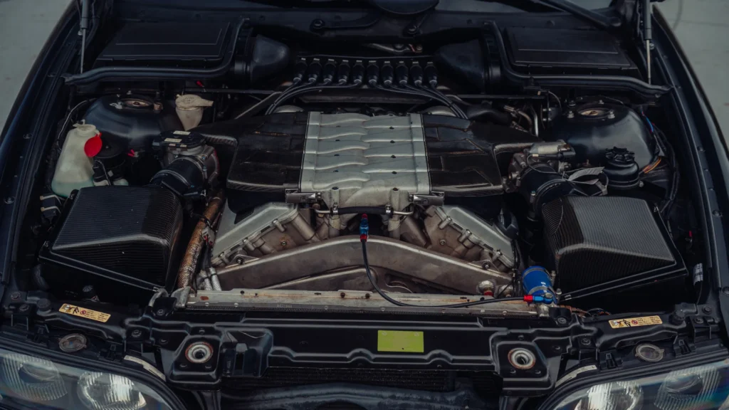保時捷的瘋狂實驗:將 VW W-10 引擎塞入 BMW E39 M5 的獨特原型車
